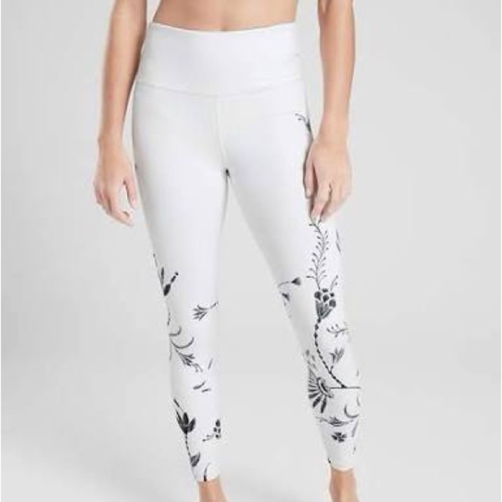 Athleta White and Black Wildflower Leggings Size Medium